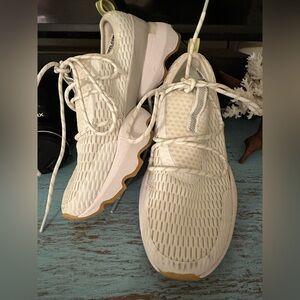 Sorel Kinetic Lace Sneakers 9 White, Cool Jagged Soles